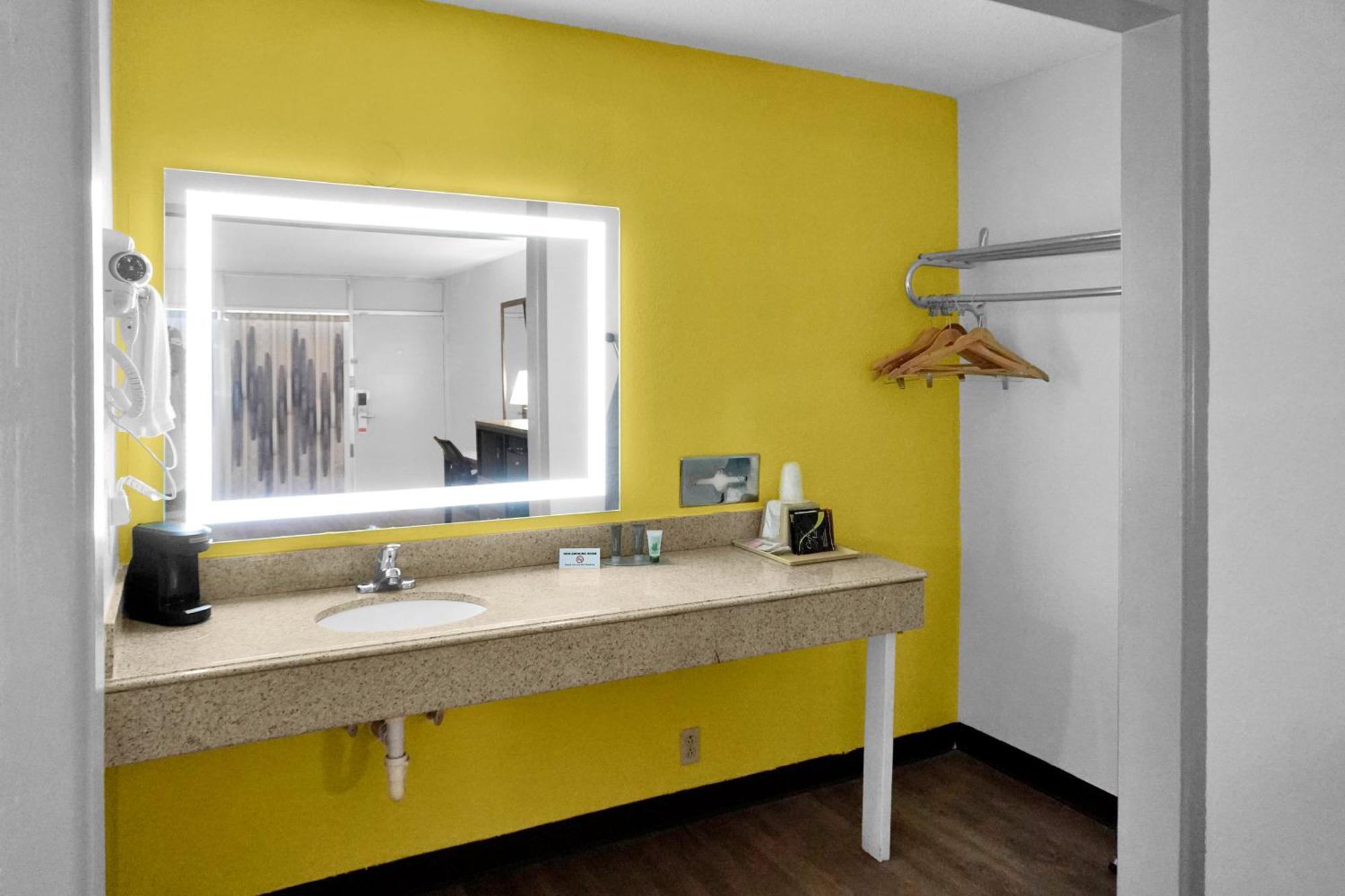 Econo Lodge Carlsbad Caverns Area Bagian luar foto